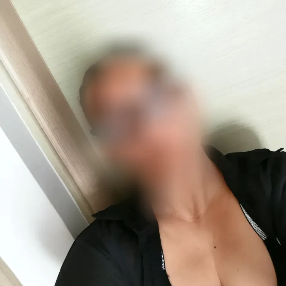 Saskia, 37